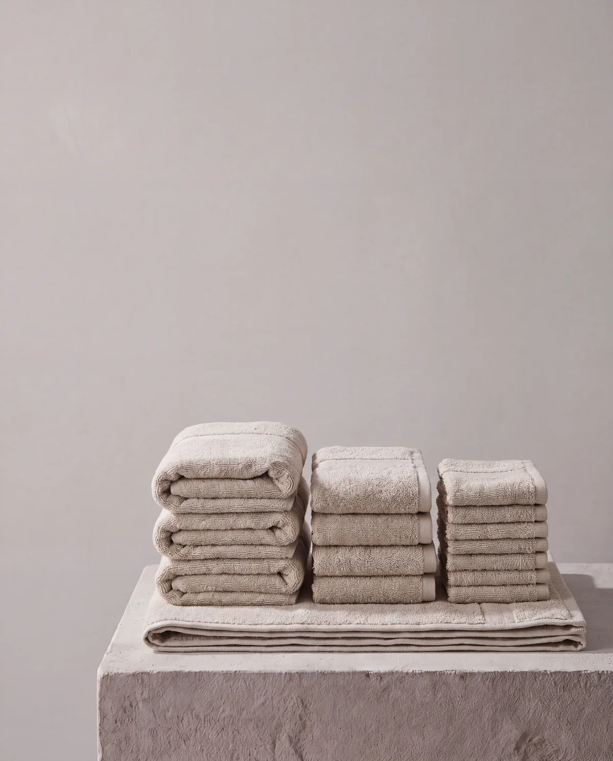 Complete towel and bath mat set, 13 pieces: 4 bath towels, 4 hand towels, 4 washcloths, 1 bath mat